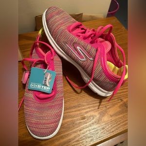 Skechers Womens 8.5 NWT